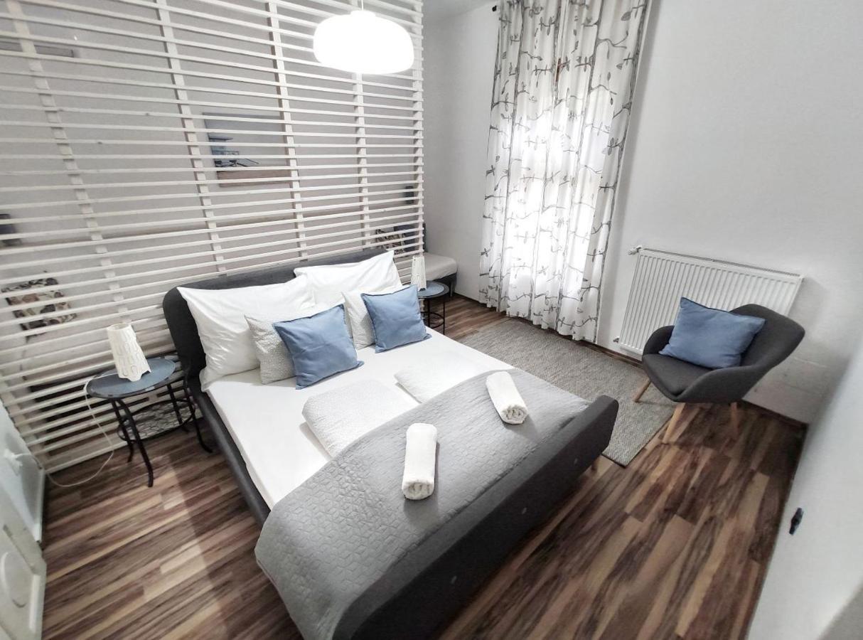 Dora Holiday House & Apartments Keszthely Extérieur photo