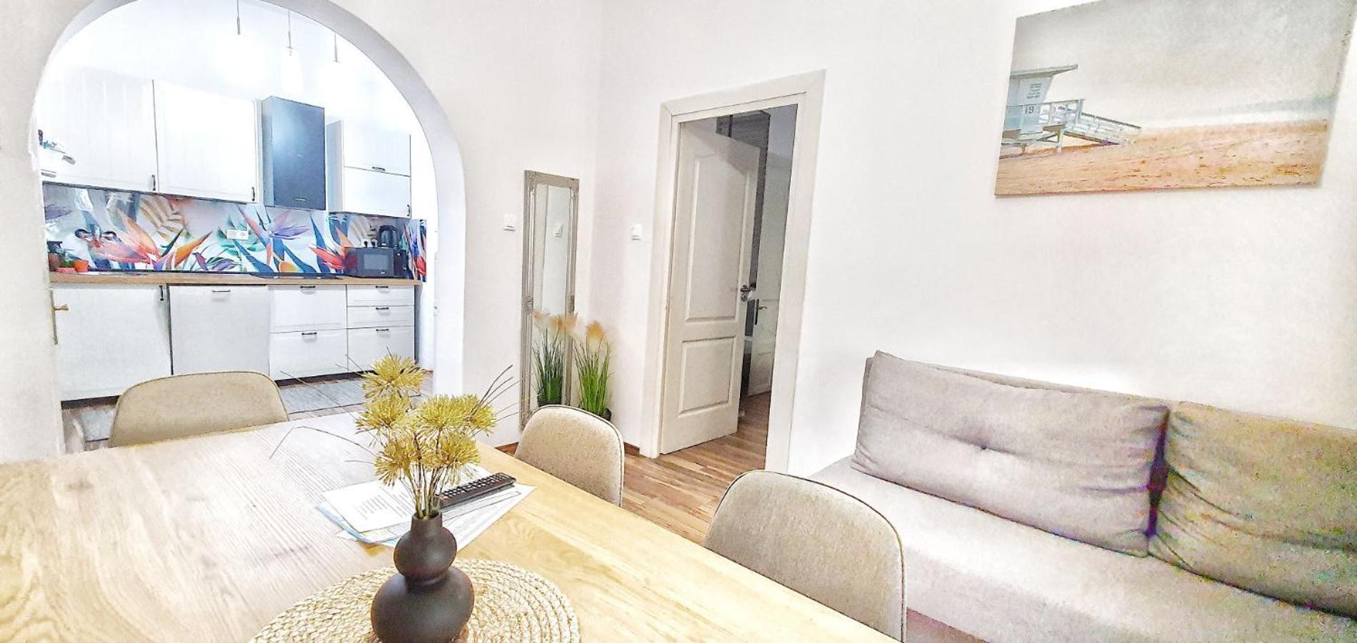 Dora Holiday House & Apartments Keszthely Extérieur photo