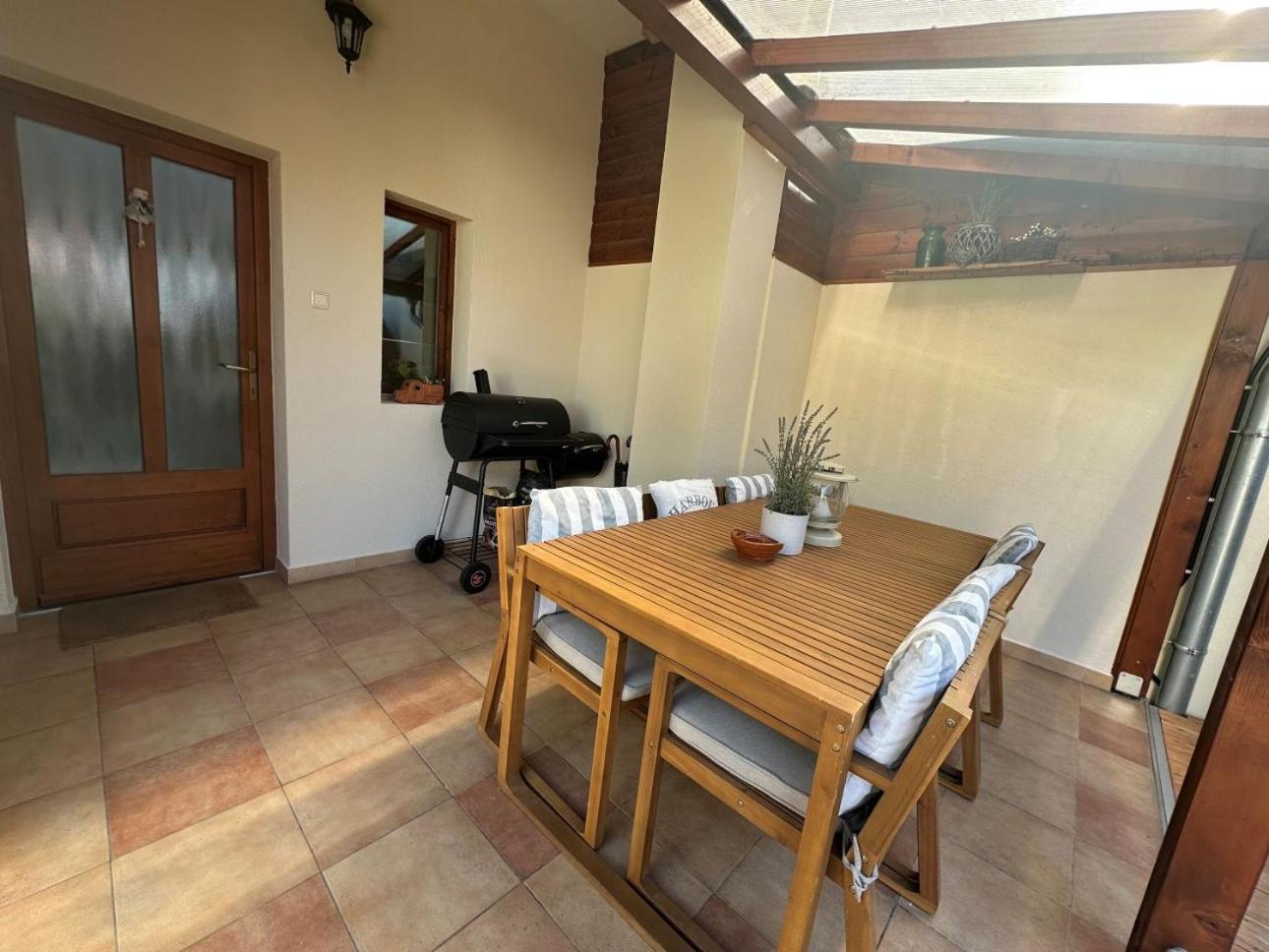 Dora Holiday House & Apartments Keszthely Extérieur photo
