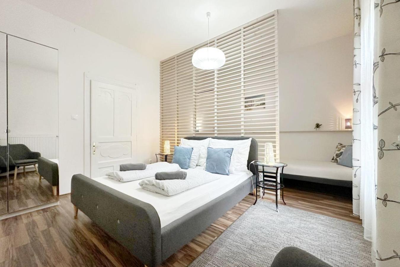 Dora Holiday House & Apartments Keszthely Extérieur photo
