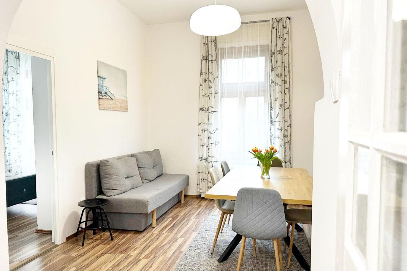 Dora Holiday House & Apartments Keszthely Extérieur photo