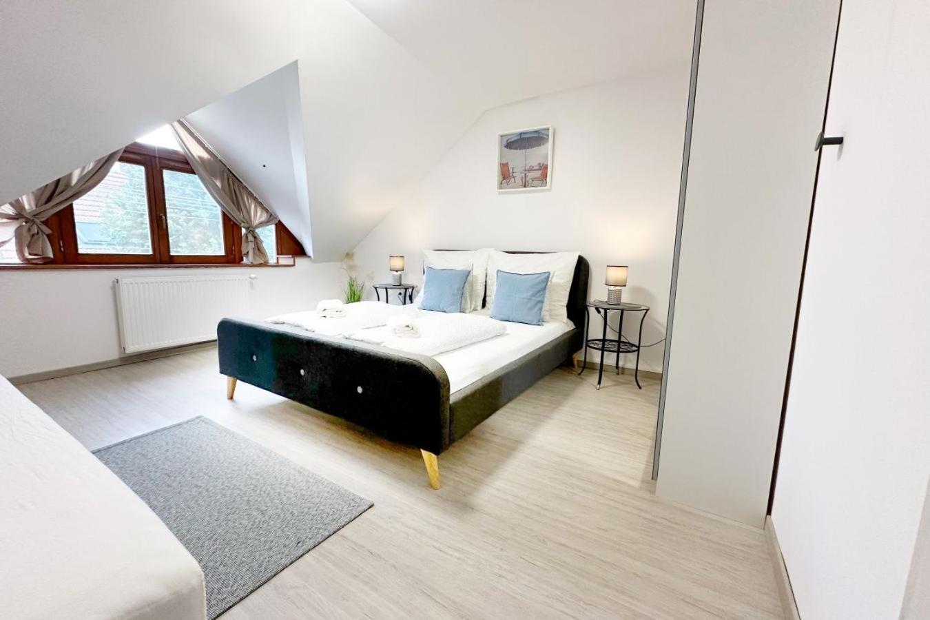 Dora Holiday House & Apartments Keszthely Extérieur photo