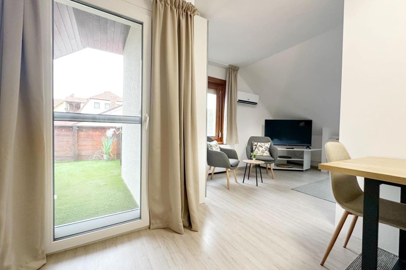 Dora Holiday House & Apartments Keszthely Extérieur photo