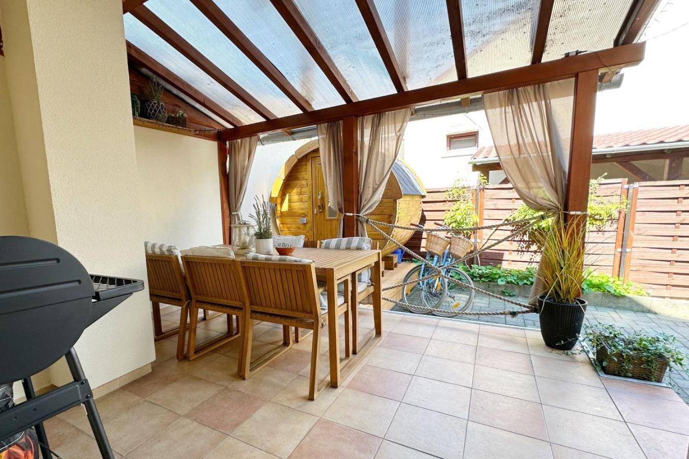 Dora Holiday House & Apartments Keszthely Extérieur photo