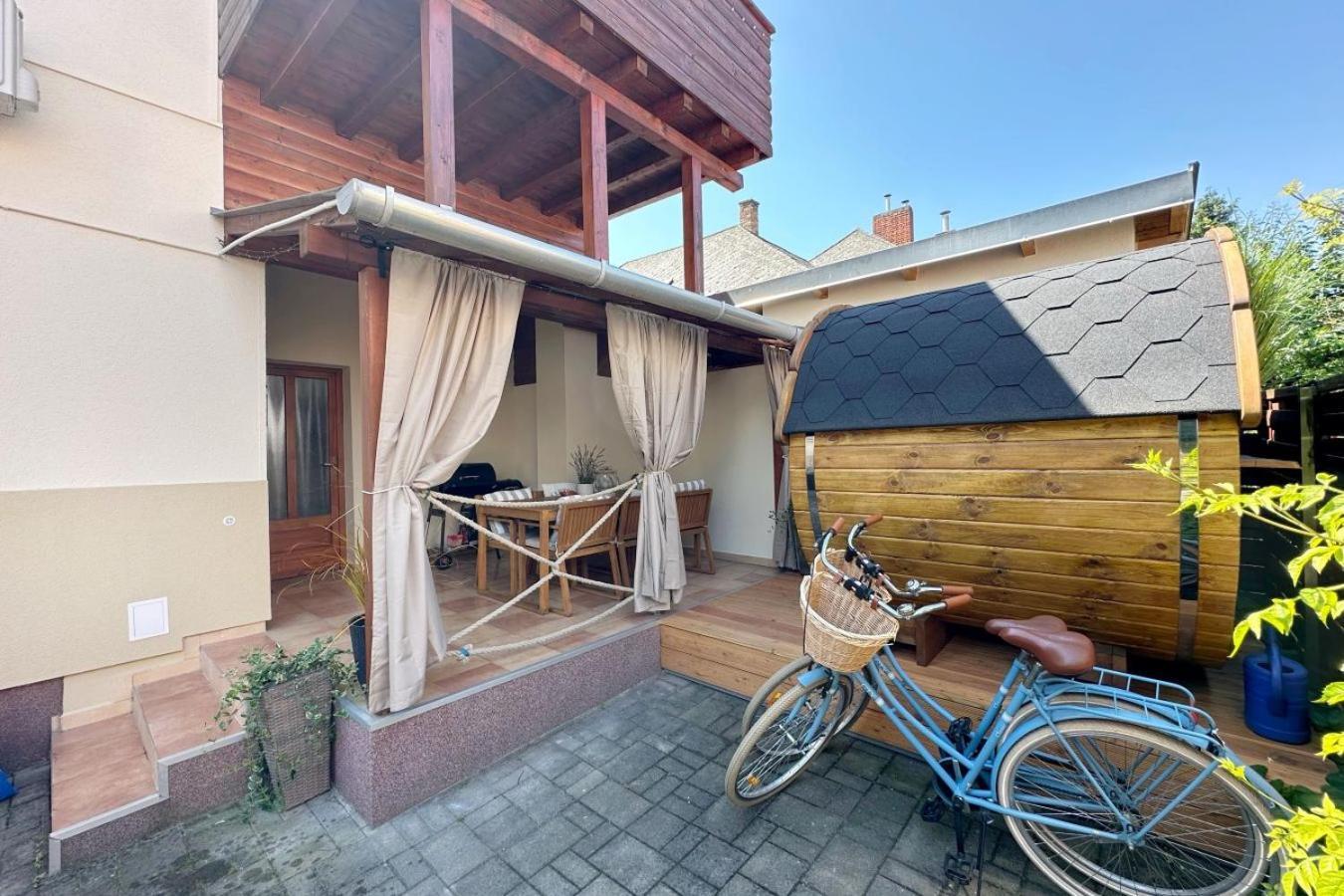 Dora Holiday House & Apartments Keszthely Extérieur photo
